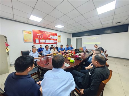 致敬奉獻(xiàn)歲月，溫情送別故人